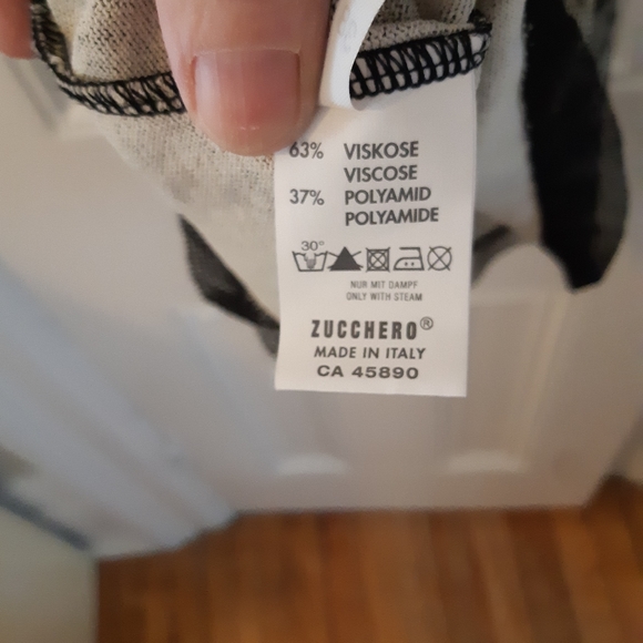 Stretch fitting Italian lace corset style top - Picture 2 of 4